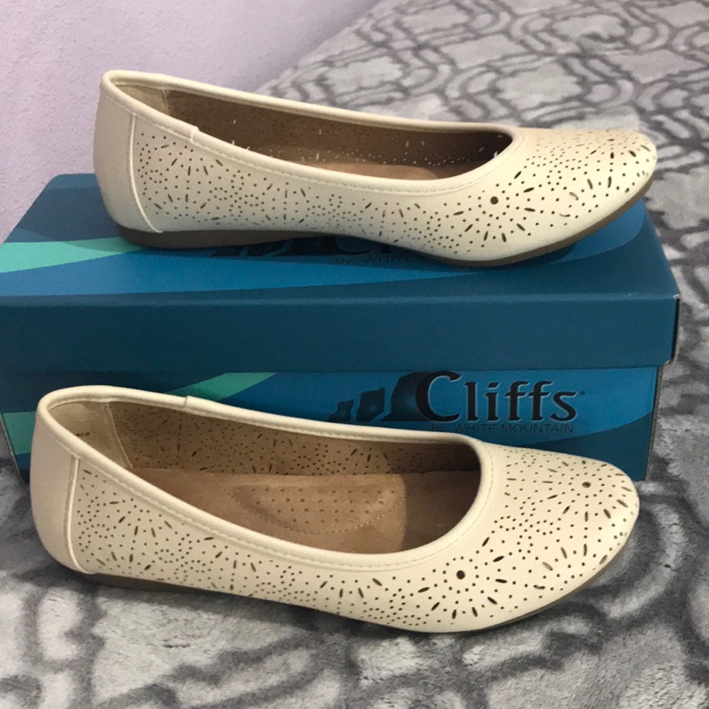 Beige/ white flats
